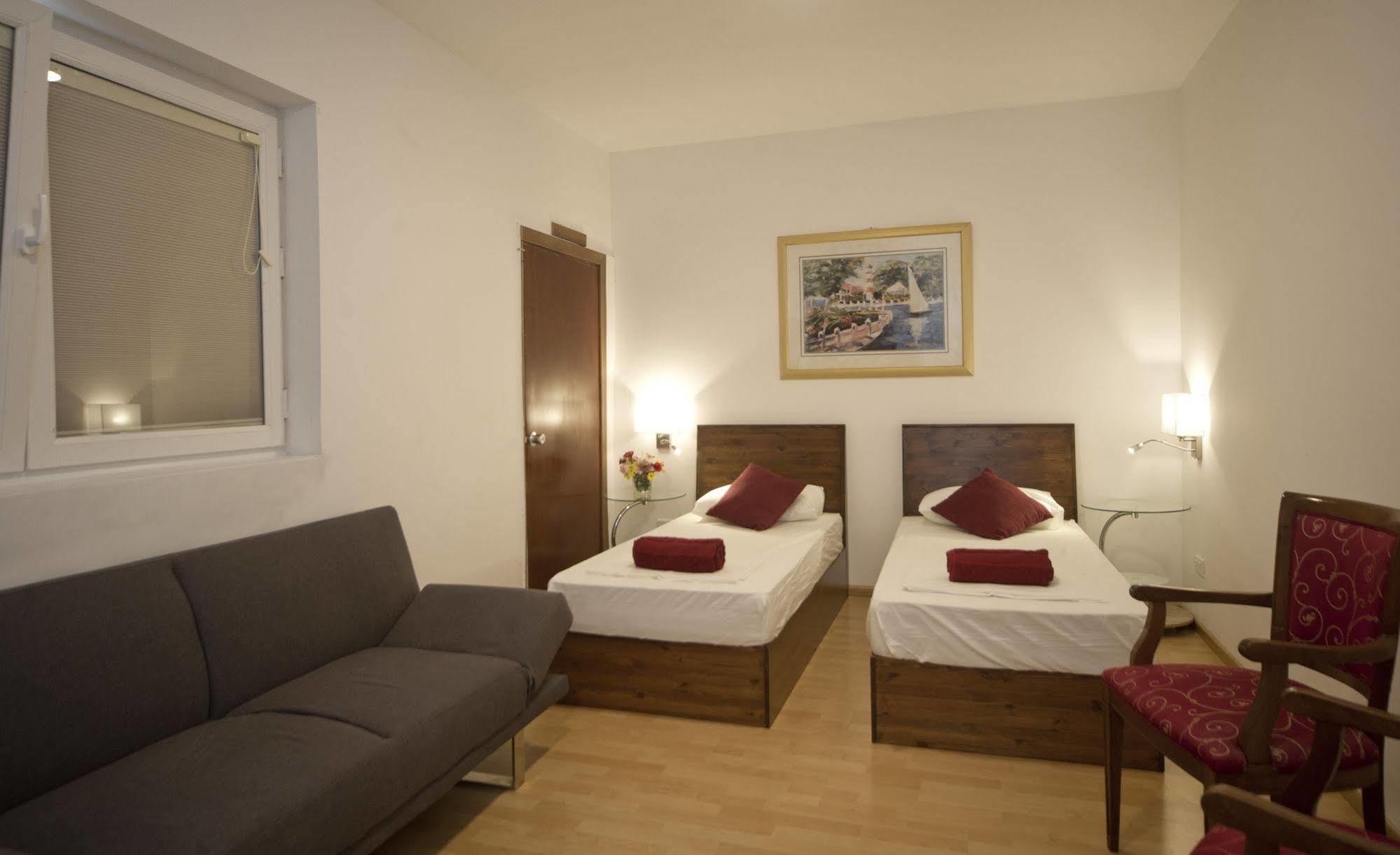 Marco Polo Party Hostel Saint Julian's Εξωτερικό φωτογραφία